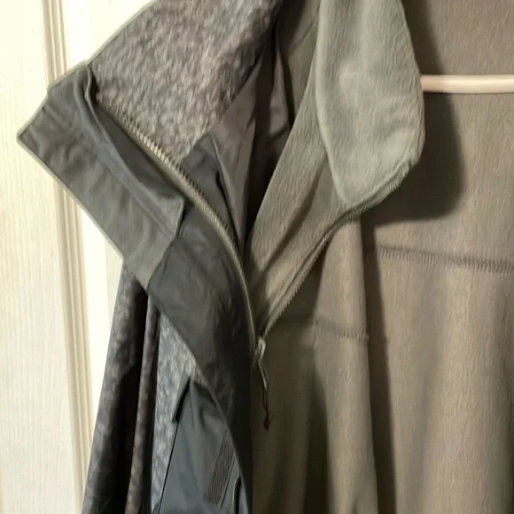 Columbia Black and Gray Raincoat Full-Zip Lightweight